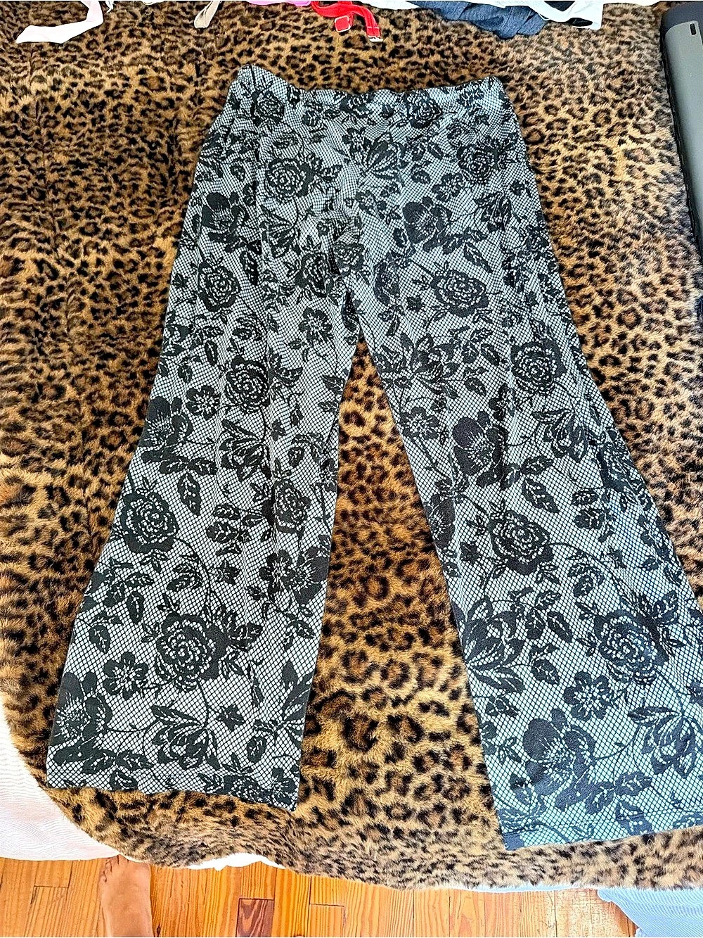 Tahari Sleepwear Floral Pajama Set Button Up Wide Leg - Picture 6 of 8